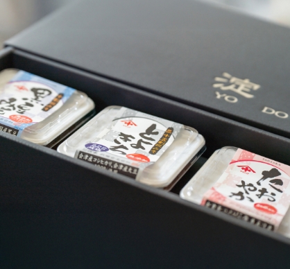 おかずみそをかけたご飯の画像